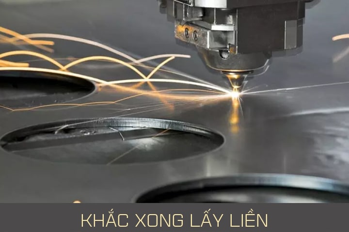 Khắc laser xong lấy liền